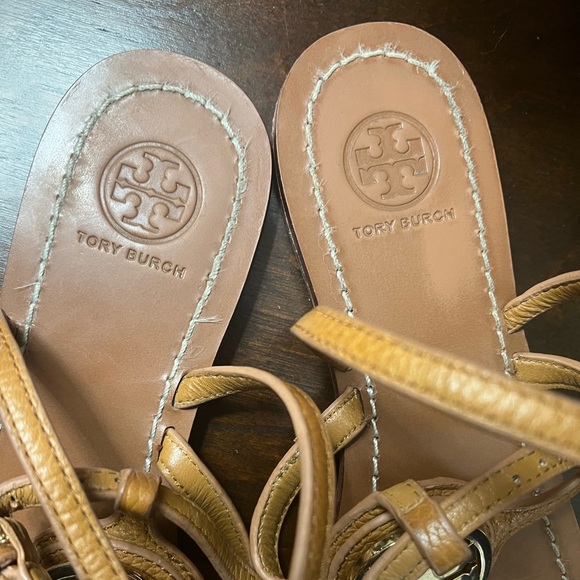 Tory Burch metal Logo Sandal - Picture 5 of 9